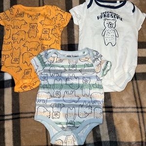 free planet baby onsie top ! Never worn/ but washed before baby’s arrival
